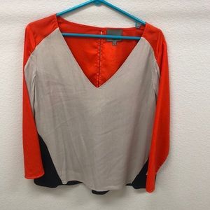 Aryn K long sleeve colorblock blouse w/keyhole back detail. Size L